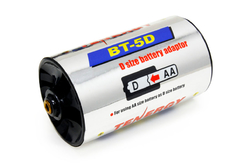 Redukce zvětšující baterii AA na velikost D